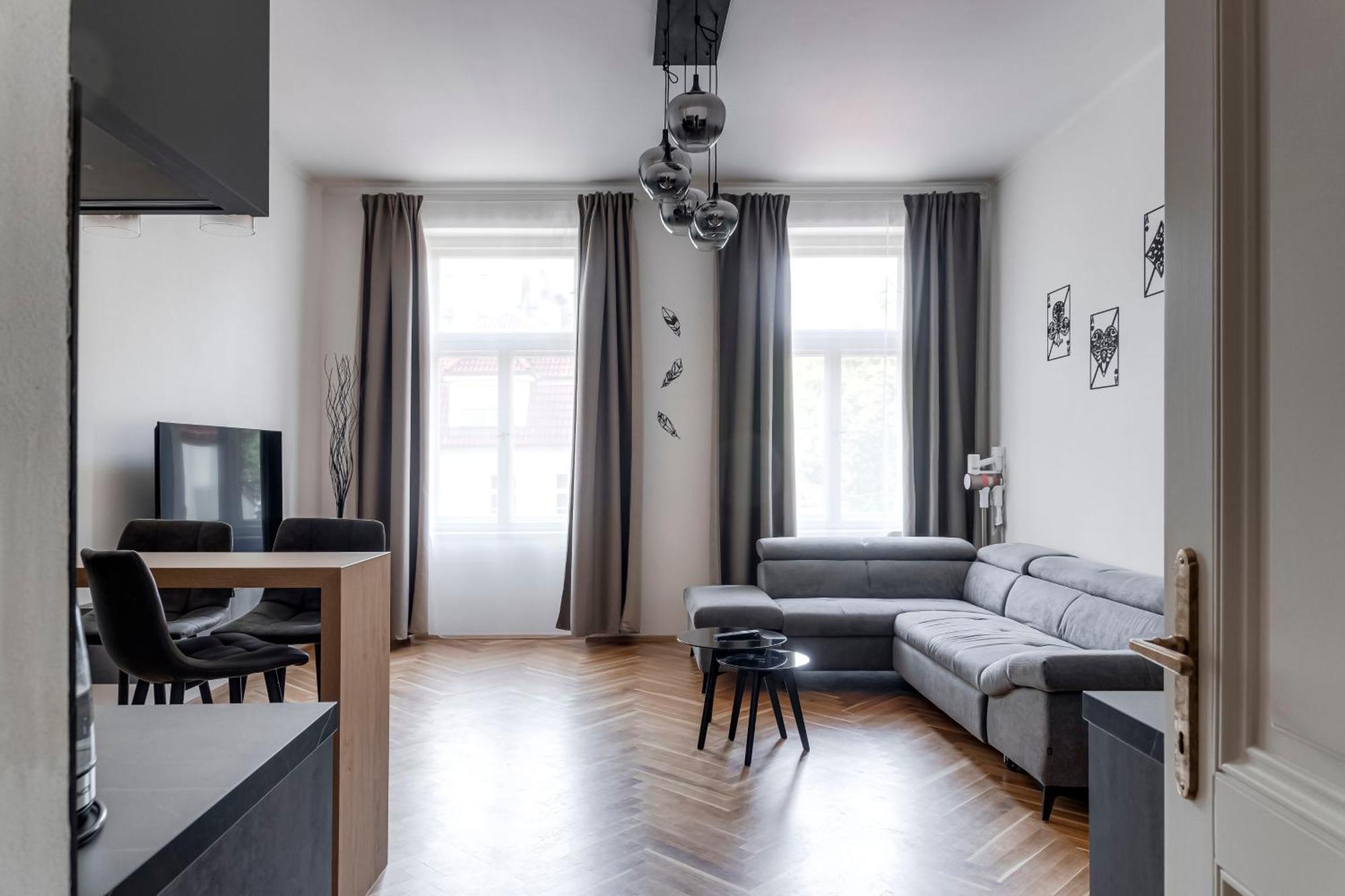 New Town Oases Apartment Прага Экстерьер фото
