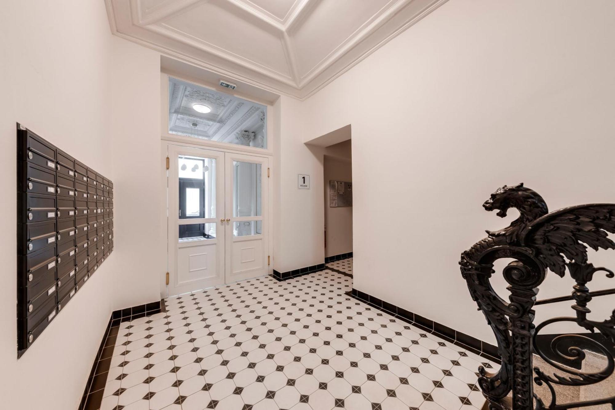 New Town Oases Apartment Прага Экстерьер фото