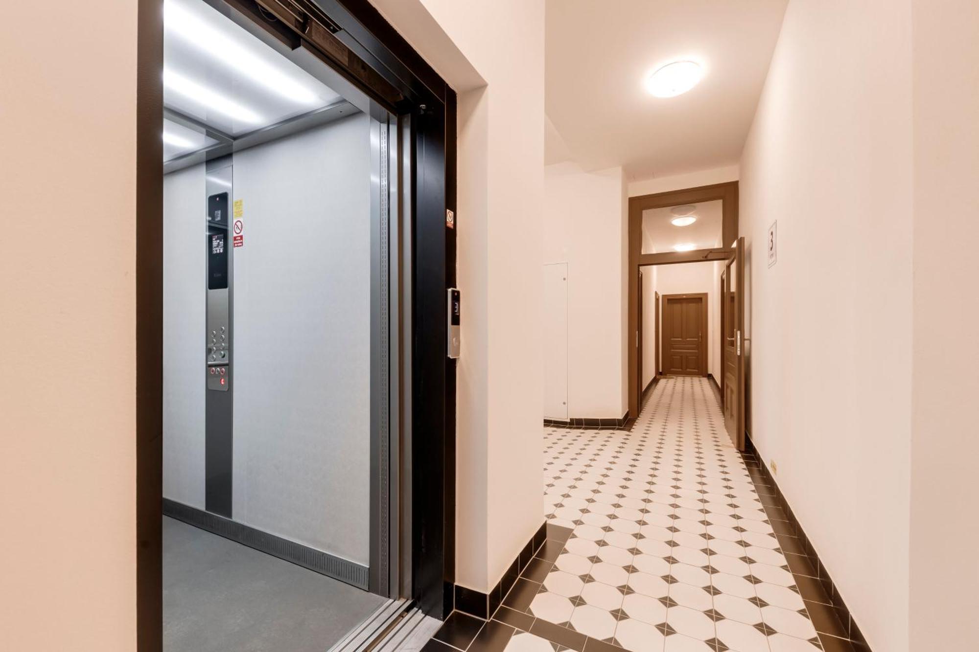 New Town Oases Apartment Прага Экстерьер фото