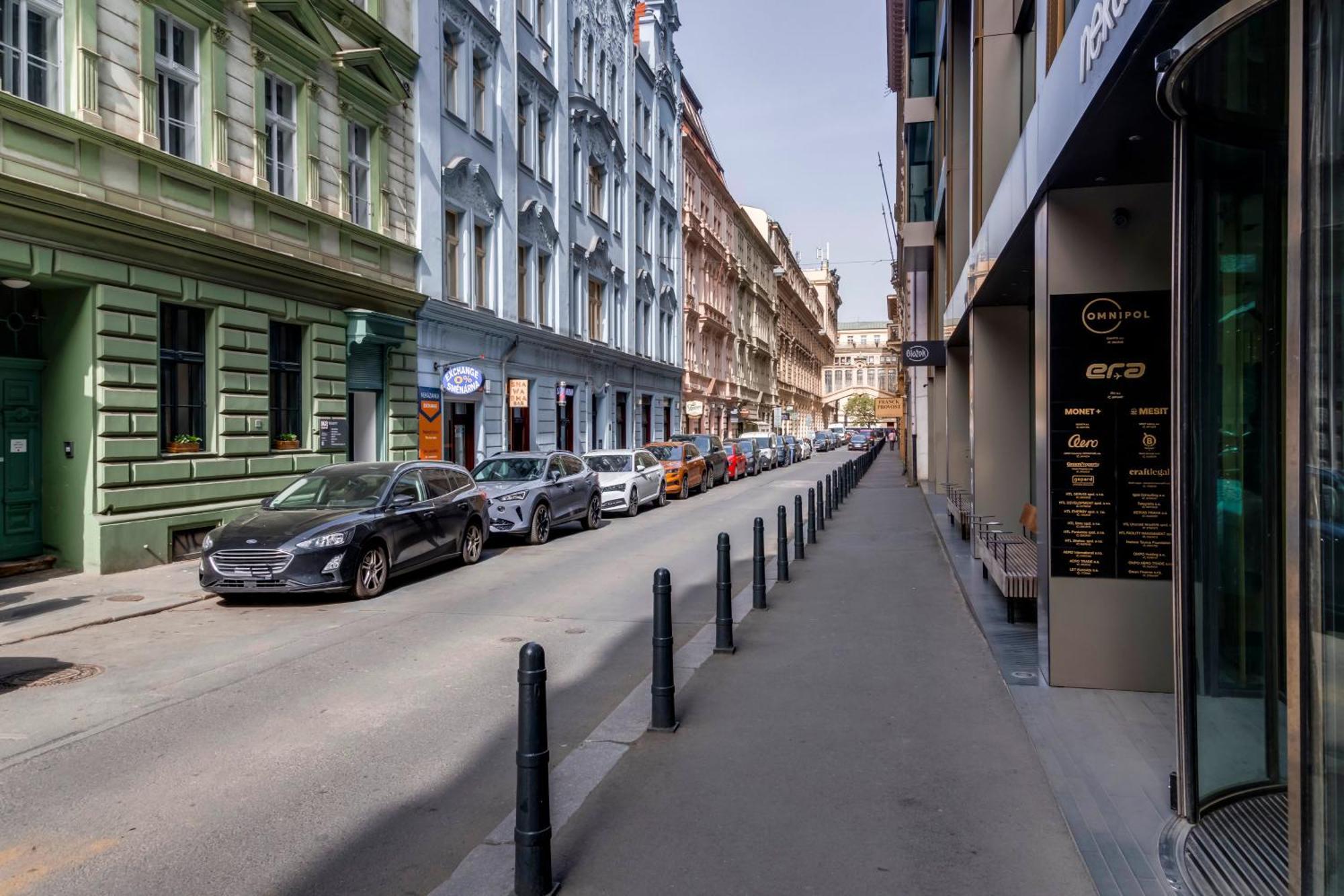 New Town Oases Apartment Прага Экстерьер фото