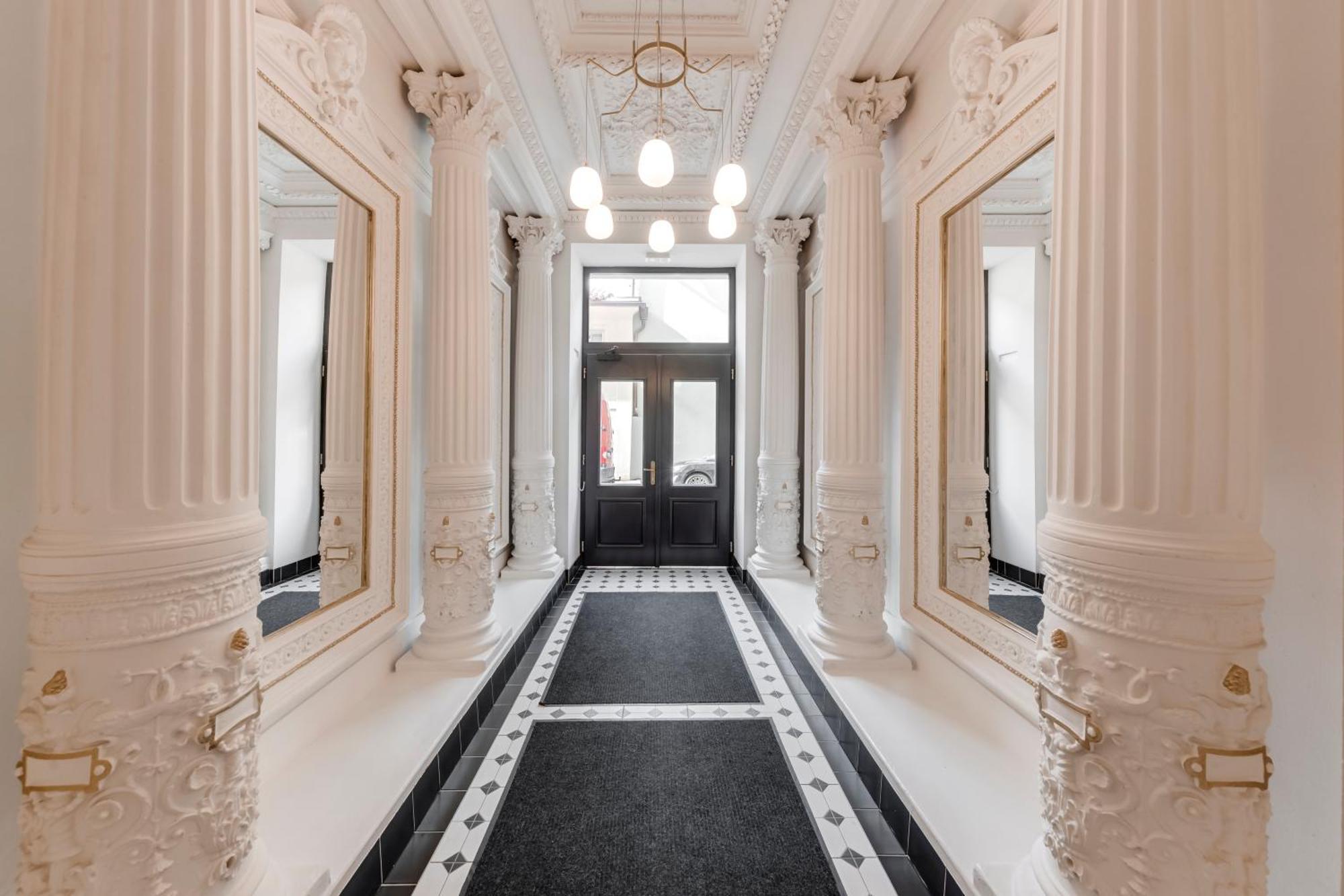 New Town Oases Apartment Прага Экстерьер фото